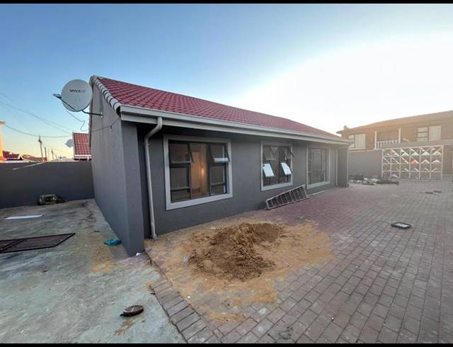 3 BEDROOM HOUSE FOR SALE IN PIMVILLE ZONE 6